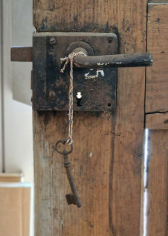 Holztüre alt (Nur Abholung möglich) Holztüre alt (Nur Abholung möglich)