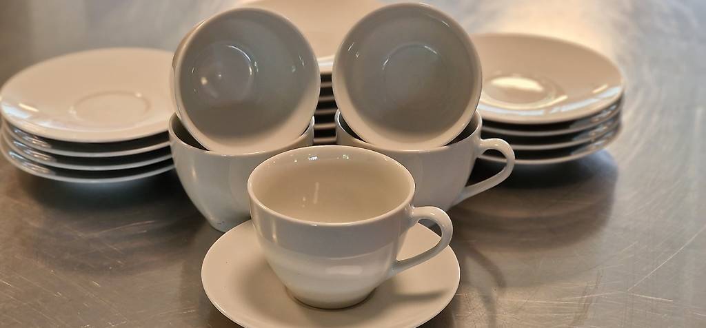 24er (48-teilig +) Kaffee-Tassen-Set mit Unterteller (kein Versand - siehe unten)