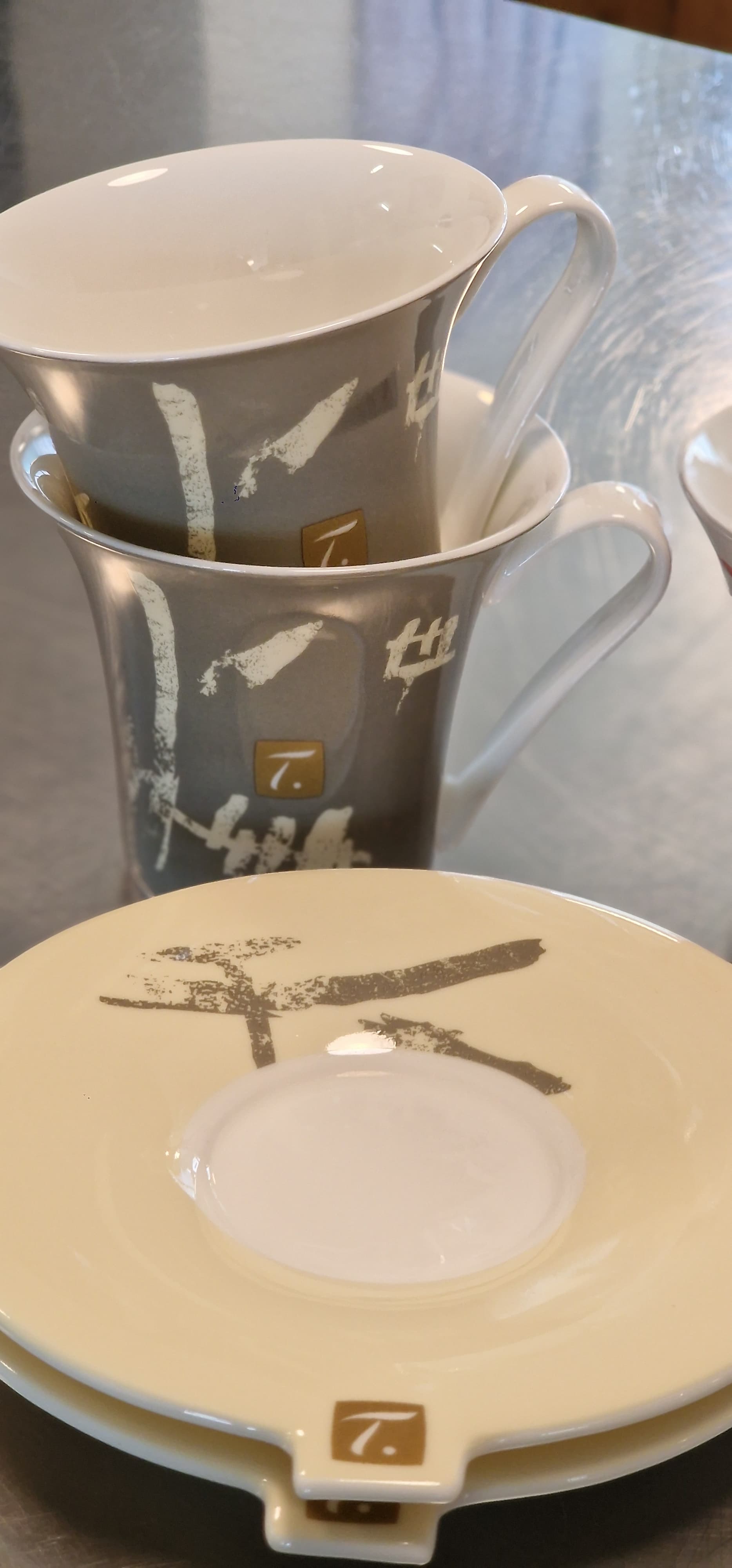 4-teiliges *Nestle Tea Special* Tassen-Set in gelb-grau (kein Versand - siehe unten)