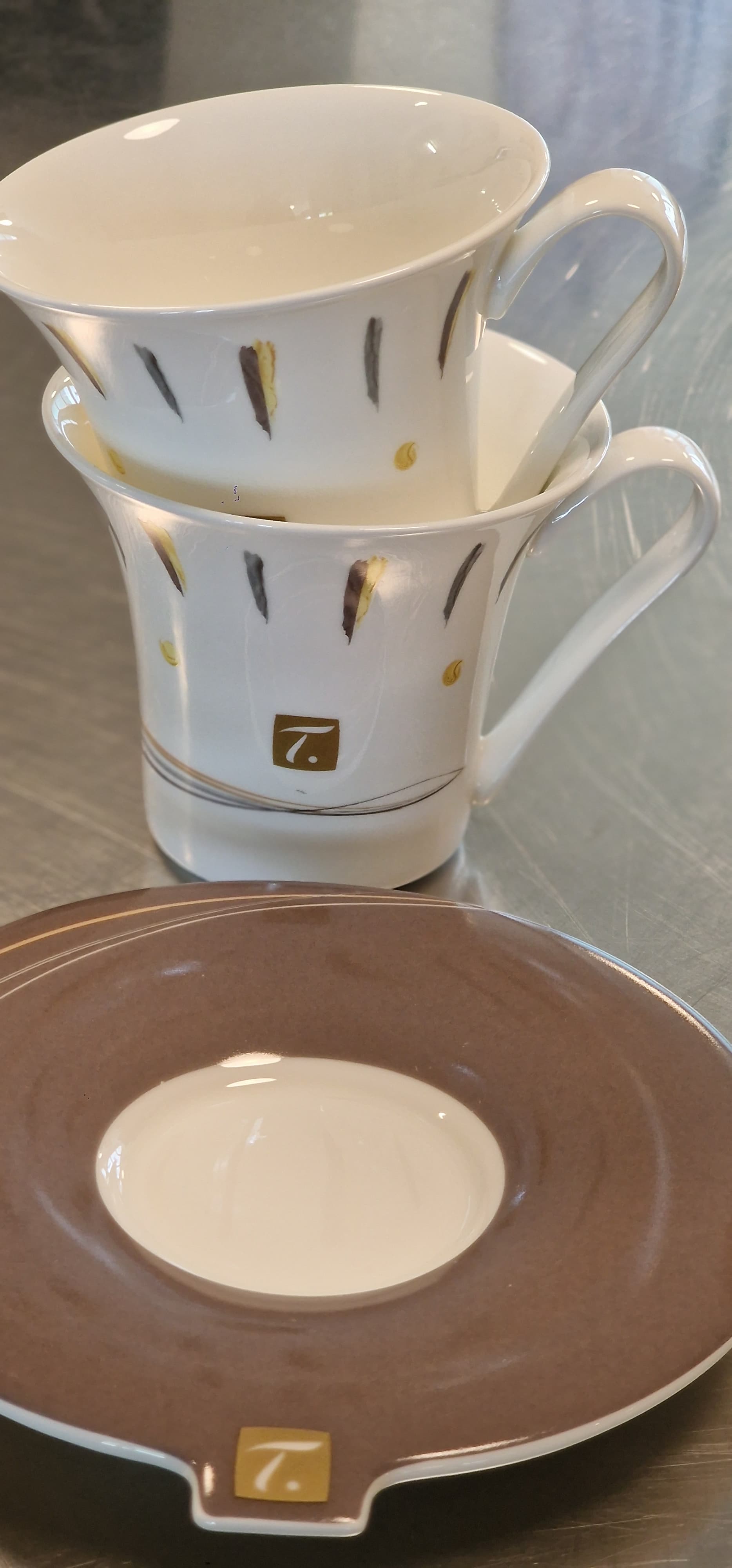 4-teiliges *Nestle Tea Special* Tassen-Set in braun-weiss (kein Versand - siehe unten) 