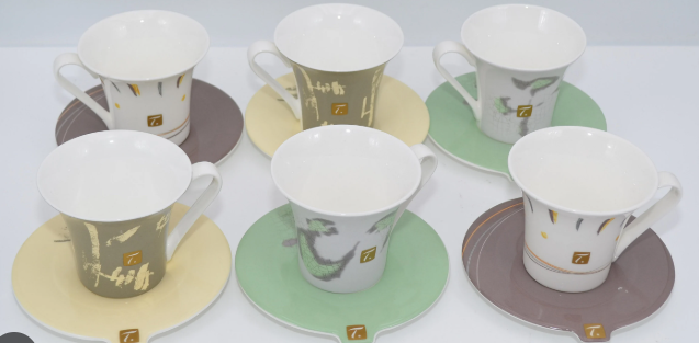 10-teiliges *Nestle Tea Special* Tassen-Set in grün-weiss (nur Abholung möglich) 